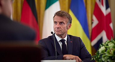 Macron: Rusya’nın savunma şirketini hedef alan yangından sorumlu tutulmasını kınadı