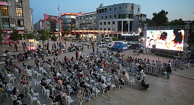 Maltepe’de Türkiye-Almanya karşılaşması dev ekranda izlendi