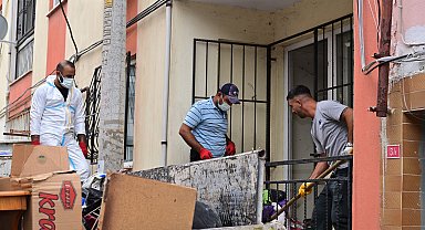 Manisa’da Barbaros Mahallesi’ndeki çöp ev temizlendi