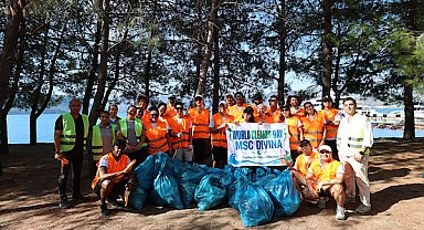 Marmaris’te kruvaziyer gemisi personelinden çevre temizliği
