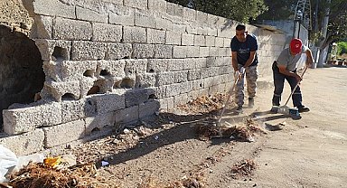 Menderes'te Gümüldür sahil bölgesinde temizlik çalışması yapıldı