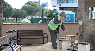 Menderes'teki camilerde temizlik çalışması yapılıyor