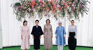 Peng Liyuan, Bişkek’te lider eşleriyle buluştu