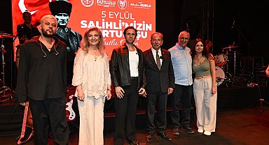 Salihli’nin kurtuluşunun 104’üncü yıl dönümünde Adamlar sahne aldı