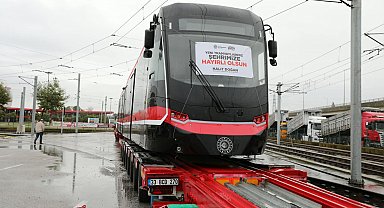 Samsun’a 12 yeni tramvaydan üçüncüsü ulaştı