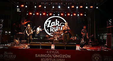 Sarıgöl'de kurtuluşun 104. yıl dönümü Zakkum konseriyle kutlandı