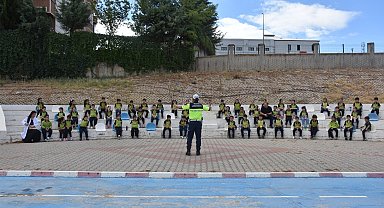 Siirt’te çocuklara trafik güvenliği eğitimi verildi
