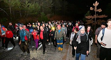 Spil Dağı’nda gün doğumu yürüyüşü düzenlendi