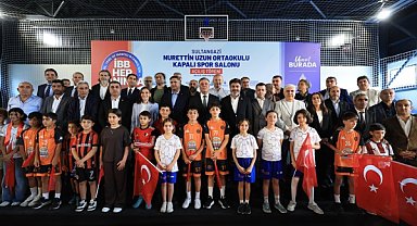 Sultangazi’de okulun kapalı spor salonu yenilendi