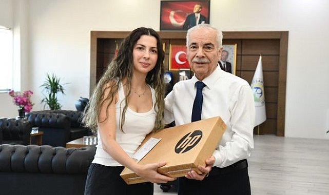 Tıp fakültesi öğrencisi Nida Nur Demirpek’e eğitim desteği