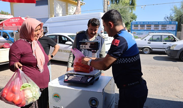 Toroslar’daki semt pazarlarında tartı denetimi yapılıyor
