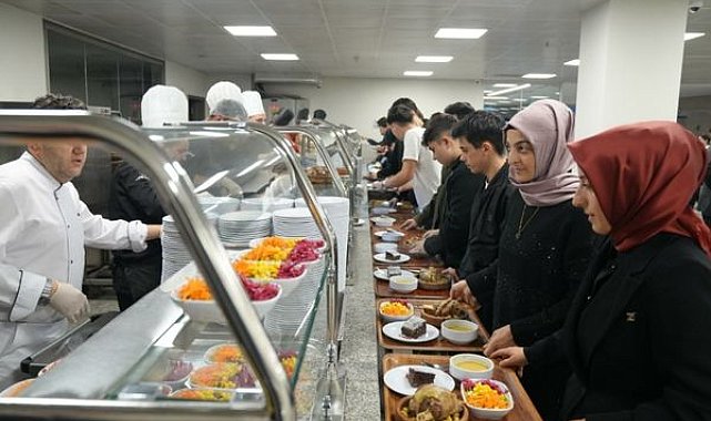 Ümraniye’de öğrencilere ücretsiz yemek
