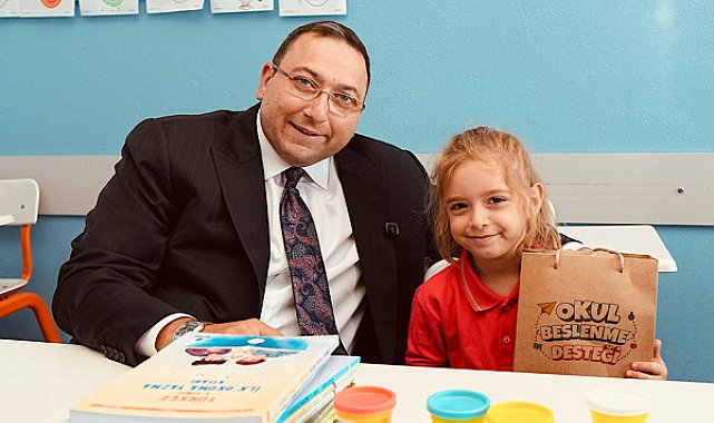 Üsküdar’da yeni eğitim yılı öğrencilere beslenme çantası desteğiyle başladı