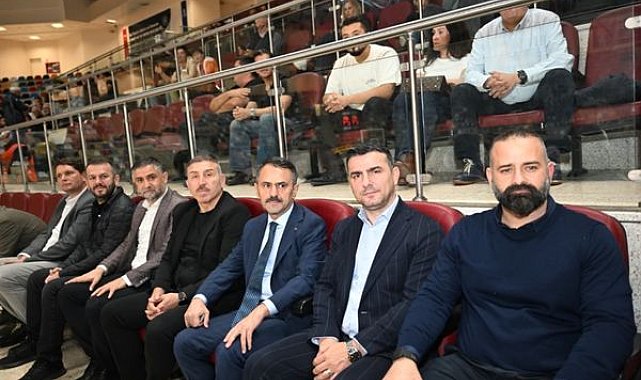 Vali Aktaş, Biotekno Körfez Basket’in maçını izledi