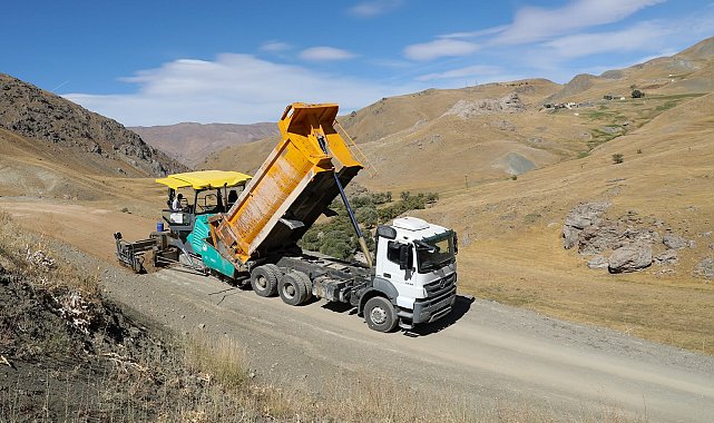 Van Büyükşehir Belediyesi’nden Çatak’ın Şırnak sınırındaki mahallelerine yol çalışması
