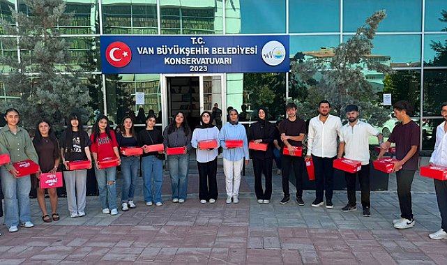 Van’da 21 öğrenci üniversitelerin ilgili bölümlerine yerleşti