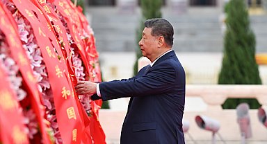 Xi, Şehitler Günü’nde ulusal kahramanları andı