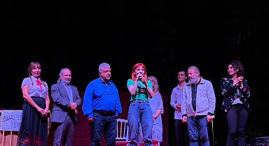 Yalova’da “Dikkat! Aile Var!” tiyatro oyunu sahnelendi