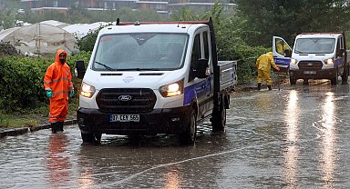 Yalova’da yağış sonrası tıkanan noktalara müdahale