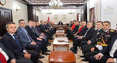 Afyon Valiliğinde Cumhuriyet Coşkusu: Vali Aktaş Tebrikleri Kabul Etti