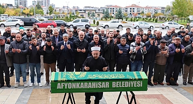 Afyonkarahisar Protokolü Vefat Eden İsmail Göbel’i Son Yolculuğuna Uğurladı