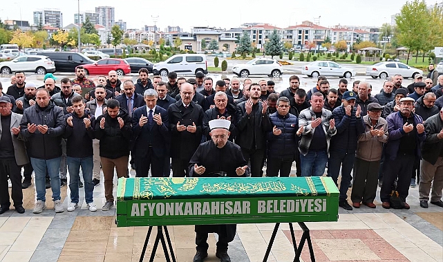 Afyonkarahisar Protokolü Vefat Eden İsmail Göbel’i Son Yolculuğuna Uğurladı