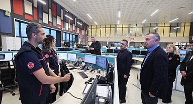 Aktaş ve Büyükakın, Kartepe AKOM’da incelemelerde bulundu