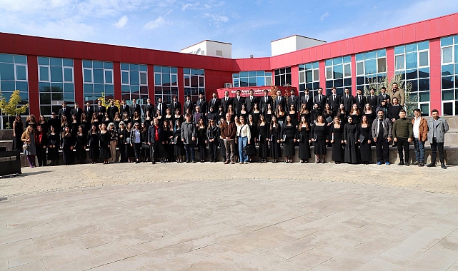 AKÜ’de Cumhuriyet Coşkusu: Konservatuvar Korosundan Unutulmaz Konser