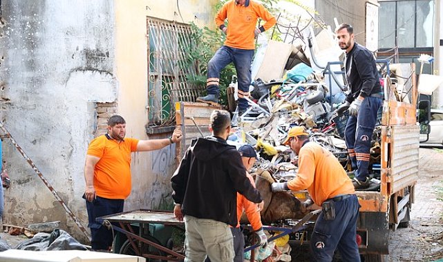 Antalya’da hurdacılara yönelik operasyonda 15 kamyon atık kaldırıldı