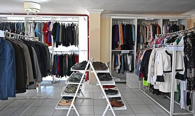 Antalya’da ihtiyaç sahiplerine giysi ve eşya desteği sağlanıyor
