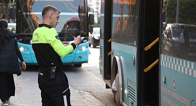 Antalya’da su sızdıran özel halk otobüsüne ceza uygulandı