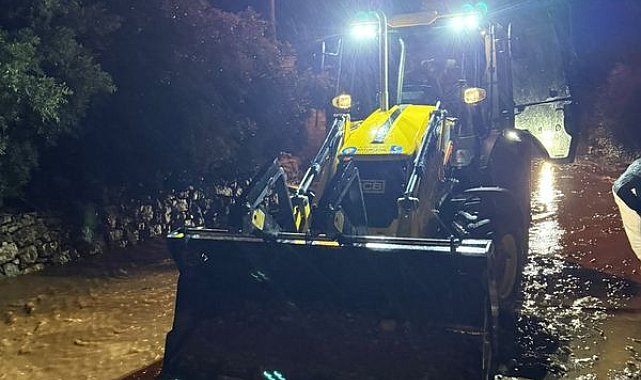 Antalya’da yağış mesaisi gece boyunca sürdü