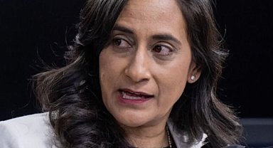 Bakan Anand, Işık Festivalini kutladı