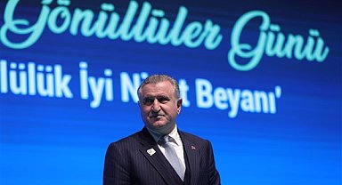 Bakan Bak, Kıbrıs gazisi Nazmi Komşucu’yu ziyaret etti