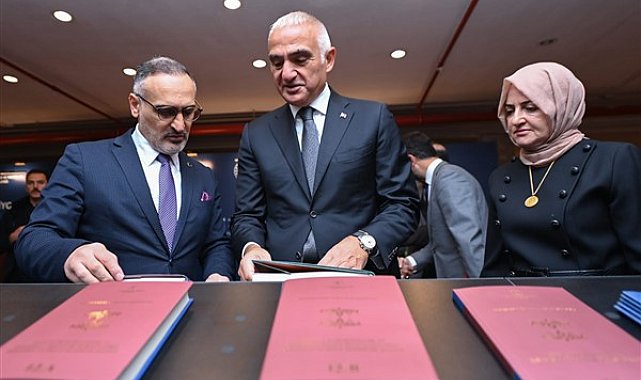 Bakan Ersoy, 69 Kürtçe eserin tıpkıbasımını tanıttı