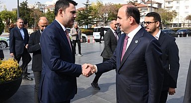 Bakan Kurum, Konya Büyükşehir Belediye Başkanı Altay’ı ziyaret etti