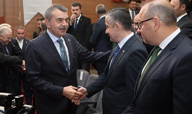 Bakan Tekin, Esenyurt’ta meslek lisesinin temsili açılışına katıldı