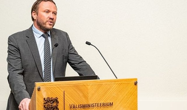 Bakan Tsahkna, Türkiye'nin Estonya Büyük Elçisi Özçeri ile bir araya geldi