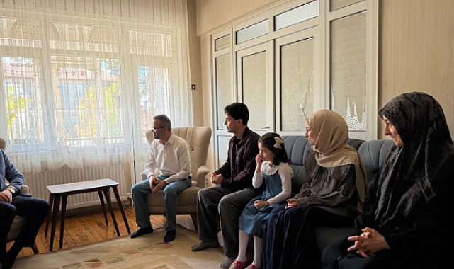Başkan Altay, umreye giden Yarış ailesini ziyaret etti