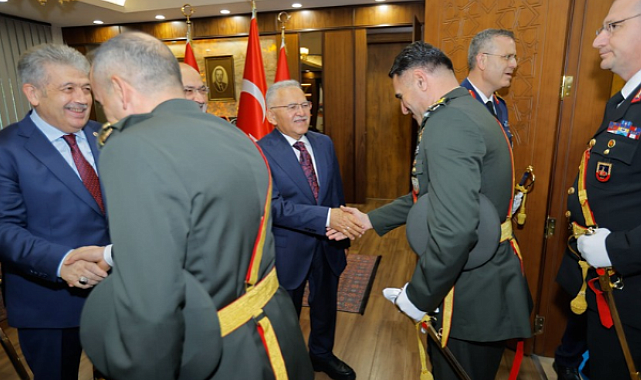 Başkan Büyükkılıç, Cumhuriyet Bayramı kutlamalarına katıldı
