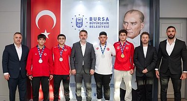 Başkan Vekili Biba, madalyalı güreşçileri ağırladı