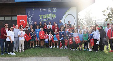 Bursa’da Cumhuriyet Tenis Turnuvası düzenlendi