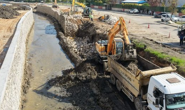 Bursa’da iki derede taş duvar çalışması yapılıyor