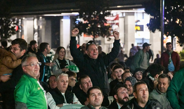 Bursaspor taraftarları Osmangazi Meydanı’nda buluştu