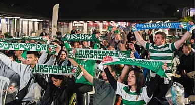 Bursaspor’un 4-2’lik galibiyet coşkusu Osmangazi Meydanı’na taşındı