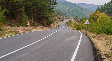 Büyükşehir, Kiraz’da 10 kilometrelik yolu yeniledi