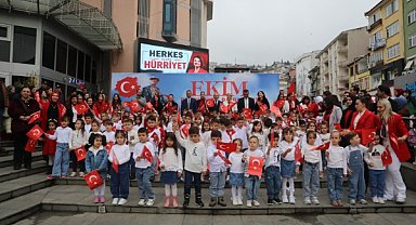 Çınar Çocuk Evleri öğrencilerinden Cumhuriyet korteji ve korosu
