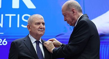 Cumhurbaşkanı Erdoğan, AK Parti’ye katılan Bursa Milletvekili Torun’a rozetini taktı