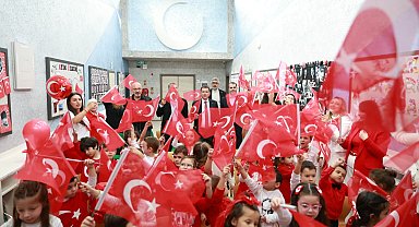 Cumhuriyet heyecanına Gölcük'ün kreşleri de dahil oldu
