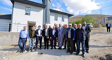 Depremde yıkılan Yedioluk Mahallesi Camii yeniden hizmete açıldı